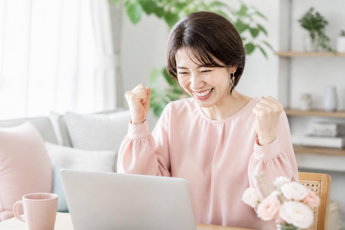 成果に喜ぶお母さん起業家